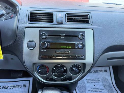Used 2006 Ford Focus SES FWD image 17
