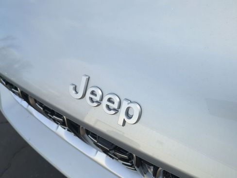 New 2025 Jeep Grand Cherokee Summit image 11