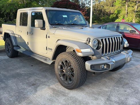 Used 2023 Jeep Gladiator Overland image 1