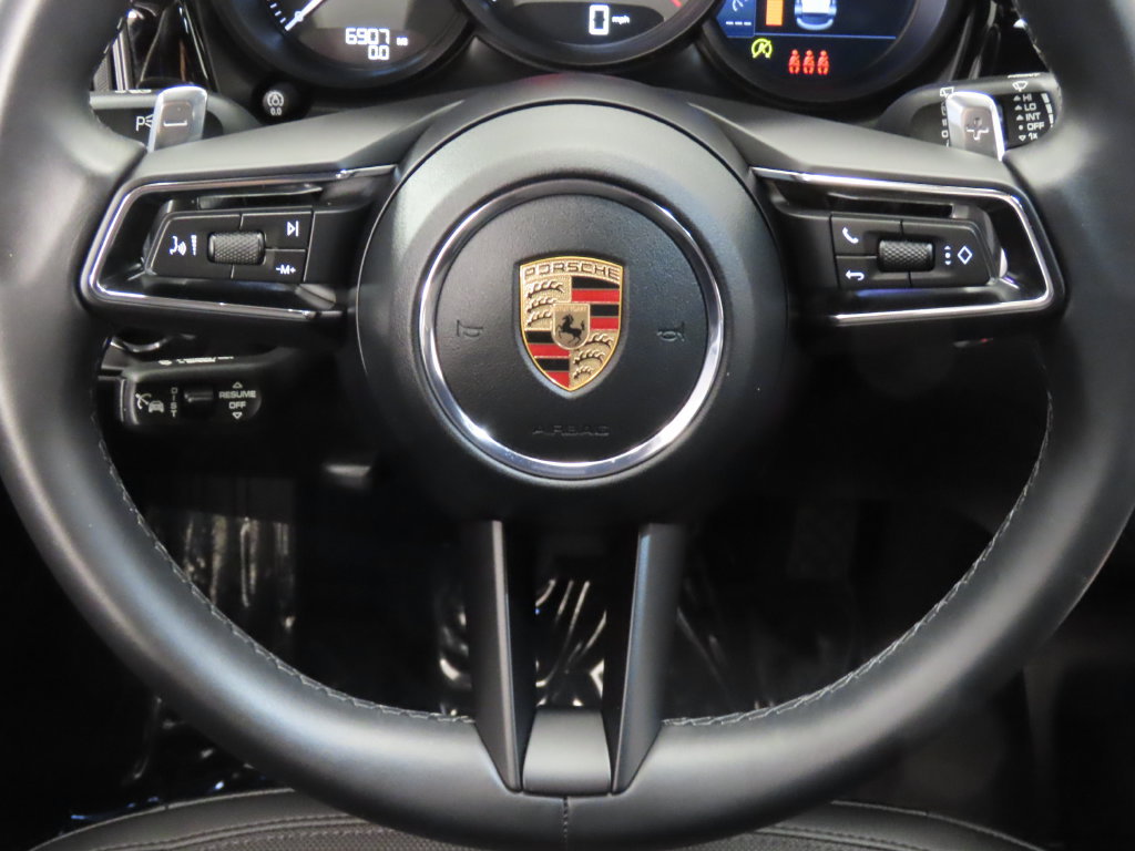 Certified 2026 Porsche Macan AWD/4WD image 19