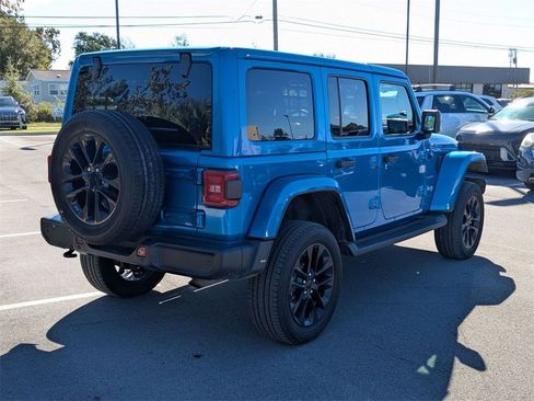 Used 2021 Jeep Wrangler Unlimited Sahara w/ Cold Weather Group image 5