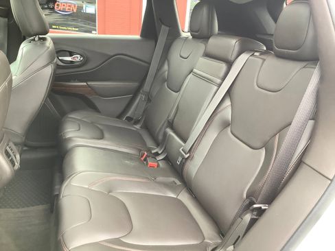 Used 2014 Jeep Cherokee Trailhawk w/ Comfort/Convenience Group image 12