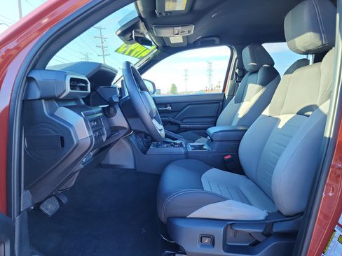 Used 2025 Toyota Tacoma TRD Off-Road image 7