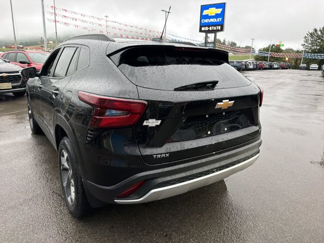 Used 2024 Chevrolet Trax LT w/ LT Convenience Package FWD image 6