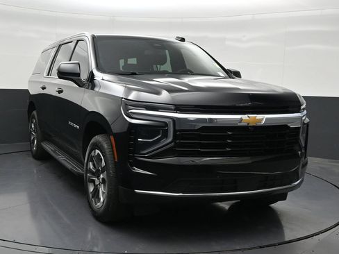 Used 2026 Chevrolet Suburban LS RWD image 8
