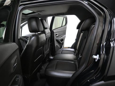 Used 2017 Chevrolet Trax LT w/ Sun & Sound Package AWD/4WD image 15