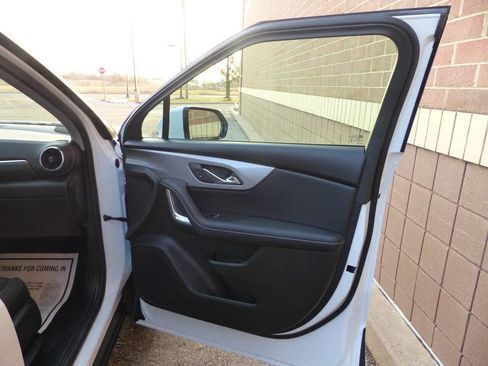 Used 2025 Chevrolet Blazer LT image 42