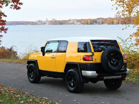 Used 2007 Toyota FJ Cruiser 2WD image 6