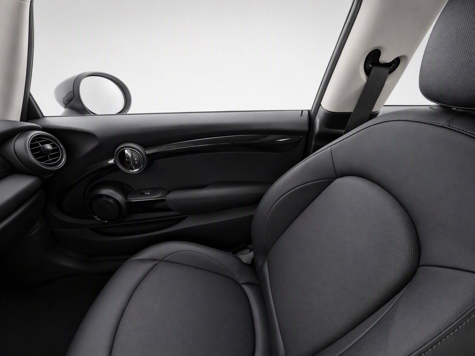 Used 2019 MINI Cooper 2-Door Hardtop w/ Storage Package FWD image 15