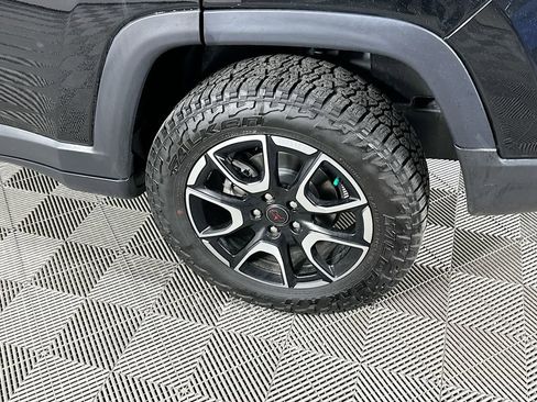 Certified 2025 Jeep Compass Trailhawk w/ Trailhawk Elite Group image 42