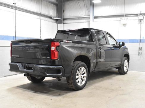 Used 2020 Chevrolet Silverado 1500 Custom w/ Custom Value Package image 24