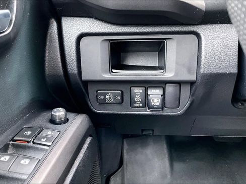 Used 2017 Toyota Tacoma TRD Sport w/ Tow Package RWD image 32