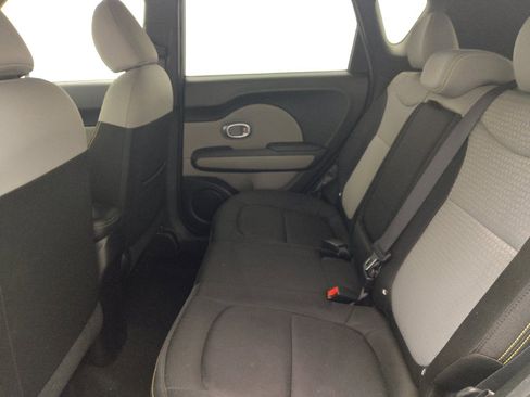 Used 2016 Kia Soul + FWD image 18