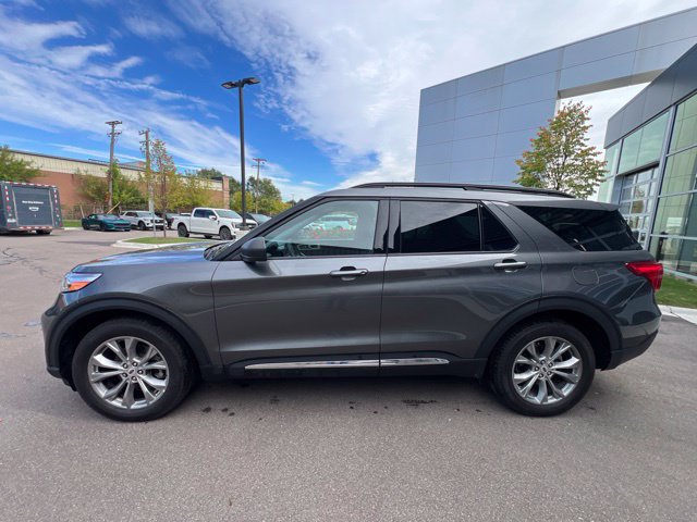 Used 2024 Ford Explorer XLT w/ Equipment Group 202A AWD/4WD image 7