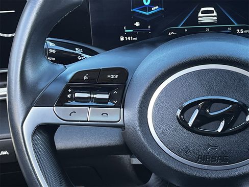 Used 2023 Hyundai Elantra SEL w/ Convenience Package image 12