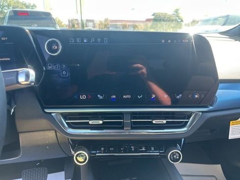 New 2026 Chevrolet Equinox EV LT image 22