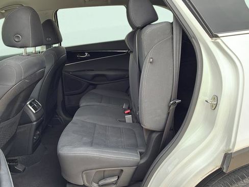 Used 2020 Kia Sorento LX w/ LX I4 Convenience Package FWD image 24