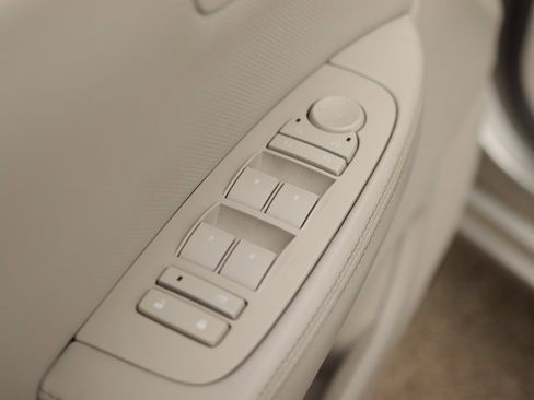 Used 2007 Cadillac DTS Luxury II image 25