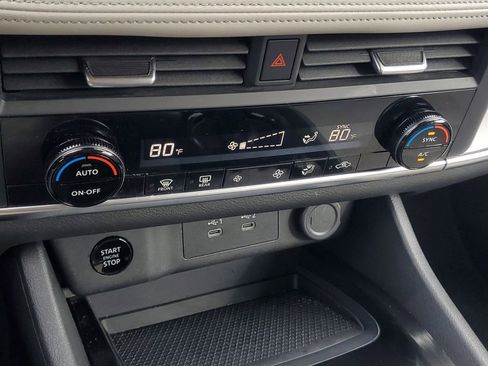 Used 2025 Nissan Rogue SV image 22