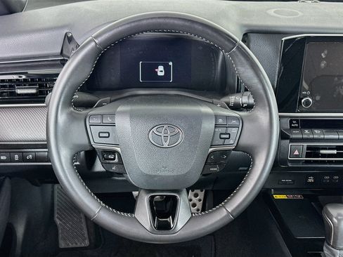 Used 2025 Toyota Camry SE w/ Convenience Package FWD image 18