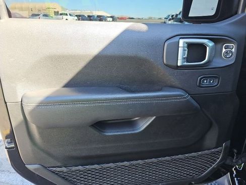 Used 2023 Jeep Wrangler Unlimited Sahara image 12