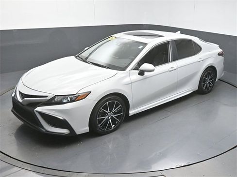 Used 2024 Toyota Camry SE image 42
