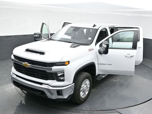 Used 2024 Chevrolet Silverado 2500 LT image 43