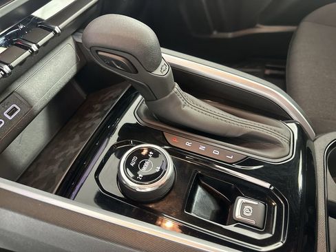 Used 2024 Chevrolet Colorado Trail Boss w/ Advanced Trailering Package image 19