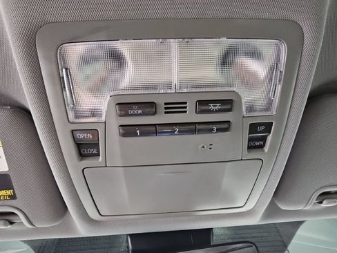 Used 2017 Toyota Highlander Limited FWD image 25