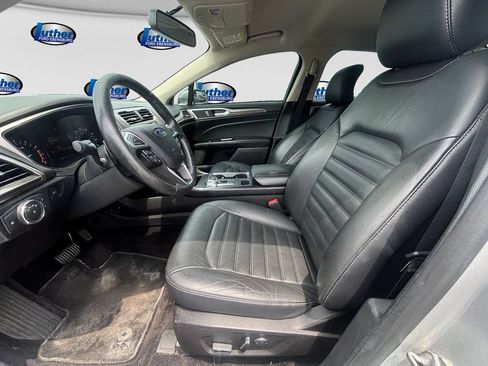 Used 2017 Ford Fusion SE FWD image 15
