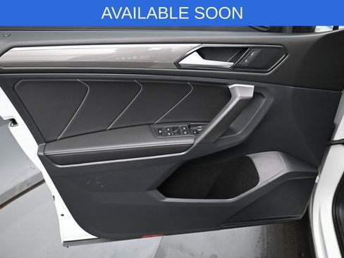 Used 2023 Volkswagen Tiguan SE R-Line image 11