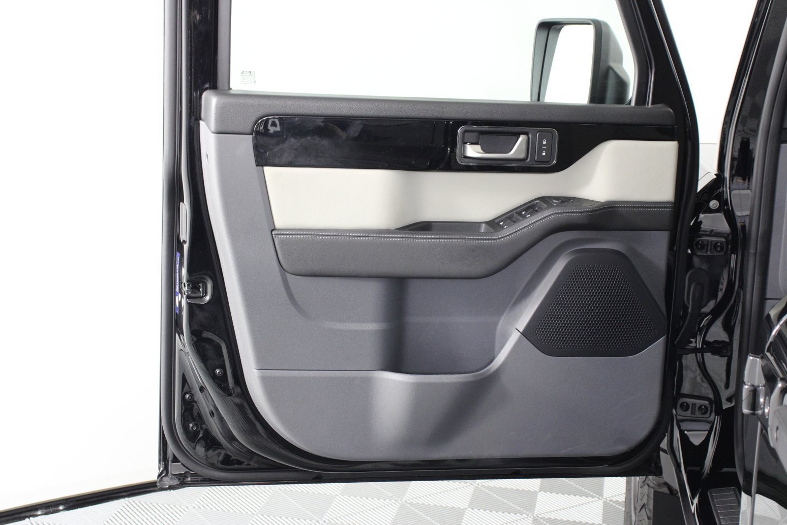Used 2025 INEOS Grenadier Quartermaster AWD/4WD image 17