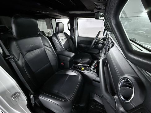 Used 2022 Jeep Wrangler Unlimited Sahara w/ Cold Weather Group image 28