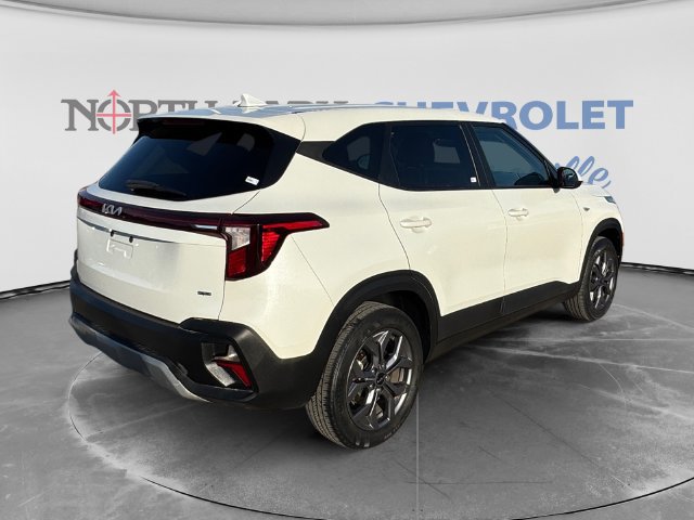 Used 2024 Kia Seltos LX AWD/4WD image 3