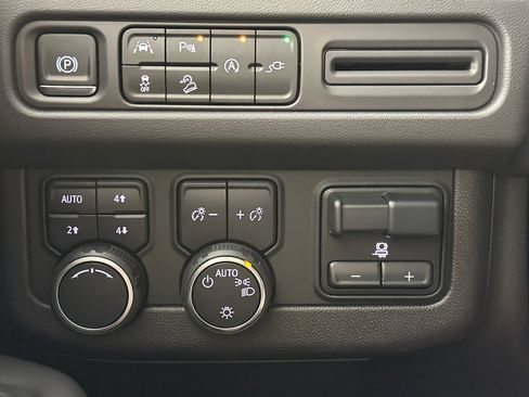 Used 2021 Chevrolet Tahoe Z71 w/ Z71 Signature Package AWD/4WD image 40