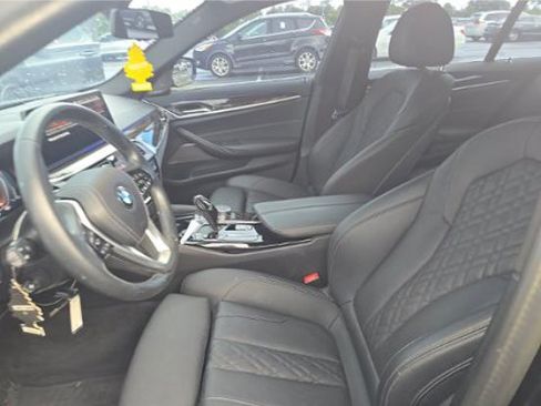 Used 2023 BMW 530i w/ Premium Package RWD image 4