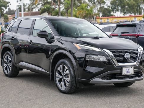 Used 2023 Nissan Rogue SV image 3
