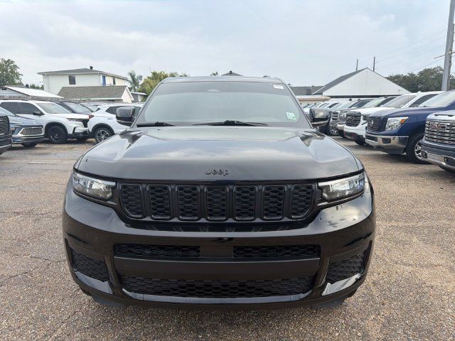 Used 2025 Jeep Grand Cherokee L Altitude RWD image 2