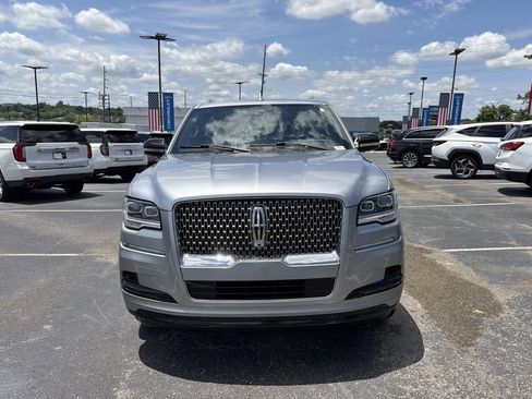 Used 2023 Lincoln Navigator Reserve AWD/4WD image 8