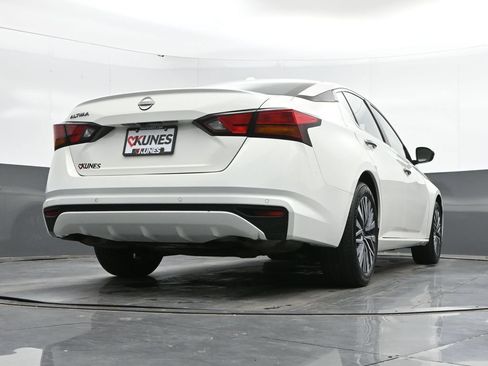 Used 2025 Nissan Altima 2.5 SV FWD image 38