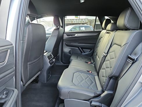 Used 2025 Volkswagen Atlas Cross Sport SE image 10