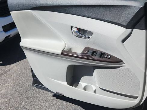 Used 2010 Toyota Venza AWD image 7