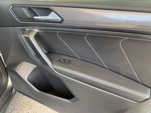 Certified 2022 Volkswagen Tiguan SE FWD image 33