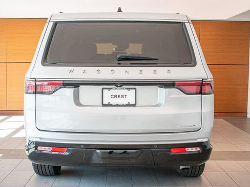 Used 2024 Jeep Wagoneer L Series II w/ Flexible Seating Group AWD/4WD image 8
