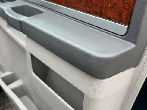 Used 2009 Chrysler Town & Country Touring image 39