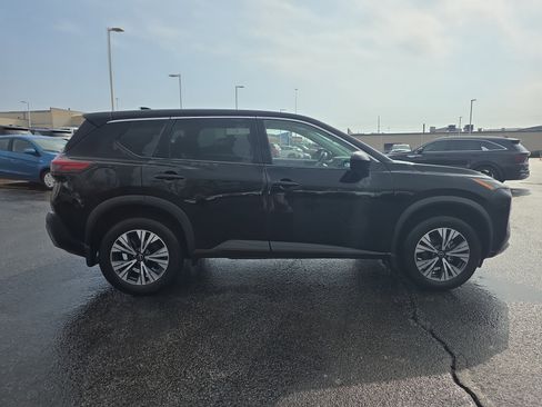Used 2023 Nissan Rogue SV image 2
