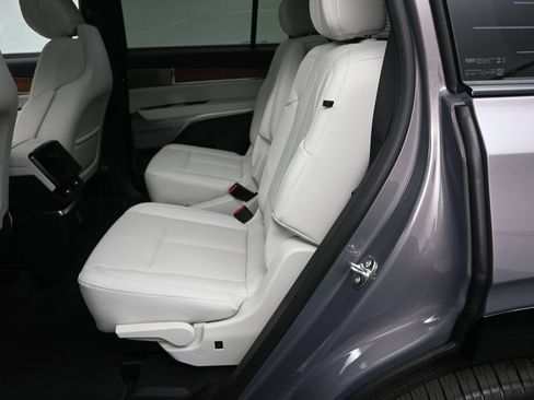 Used 2026 Cadillac Vistiq Luxury AWD/4WD image 15