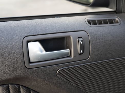 Used 2010 Ford Mustang Shelby GT500 RWD image 11