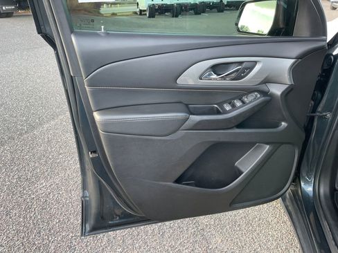 Used 2020 Chevrolet Traverse LT image 11
