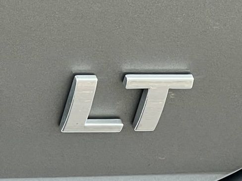 Used 2023 Chevrolet Equinox LT w/ Driver Convenience Package AWD/4WD image 2